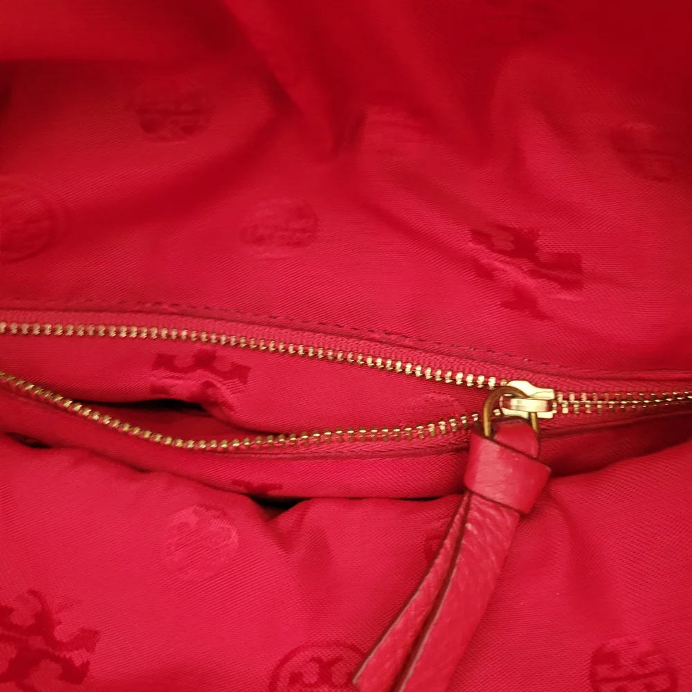 TorryBurch Red Pebbled Leather Crossbody BagTorryBurch Red Pebbled Leather Cross